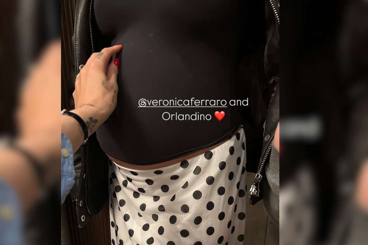 Chiara Ferragni mostra il pancino sui social